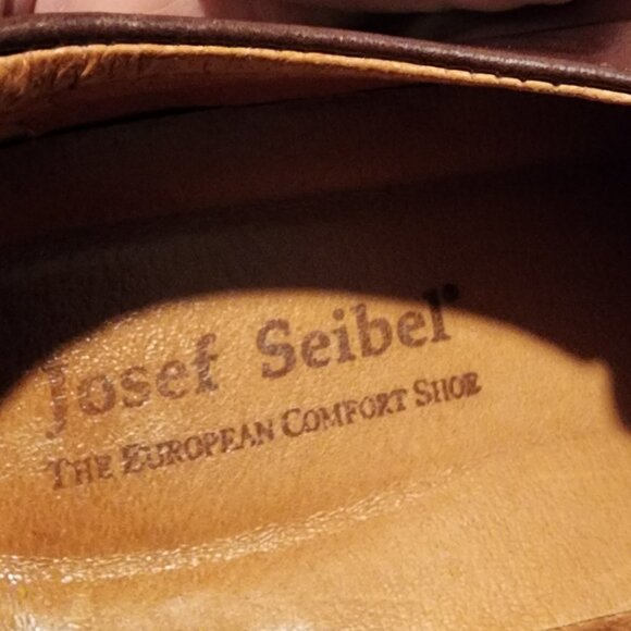 Size 12 Josef Seibel Burgundy Wing Tip Loafers - Picture 3 of 3